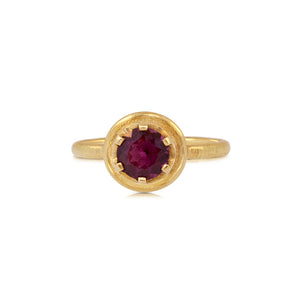 Our crown ring in 18k yellow gold with pink tourmaline