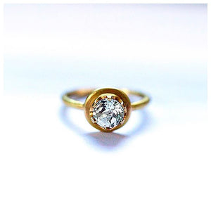 Our crown ring in 14K yellow gold and white round 1ct diamond