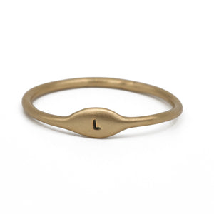 Badge ring in 14K yellow gold with the letter L