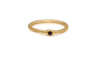 pia ring in 14K yellow gold and black diamond
